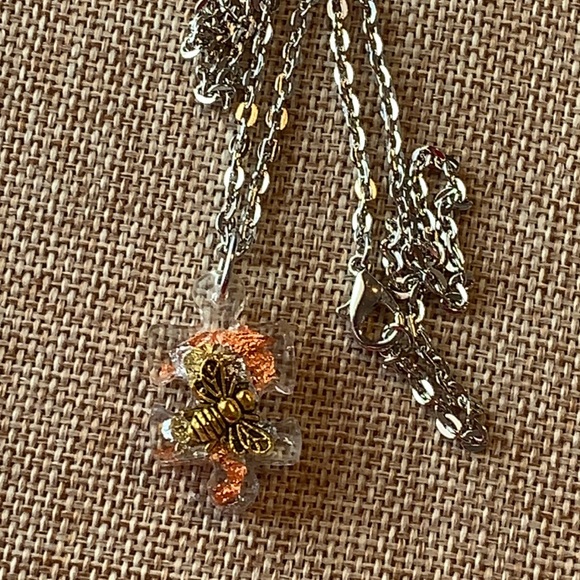 Honey Bee resin puzzle piece Handmade Necklace 18” chain NWOT Autism awareness - Picture 5 of 9